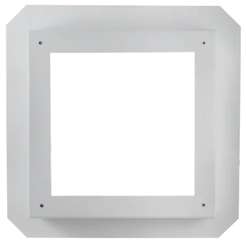 Weißer Dachsockel mit rechteckiger Öffnung und Montagebohrungen, geeignet für die Installation von Wolf-Produkten.